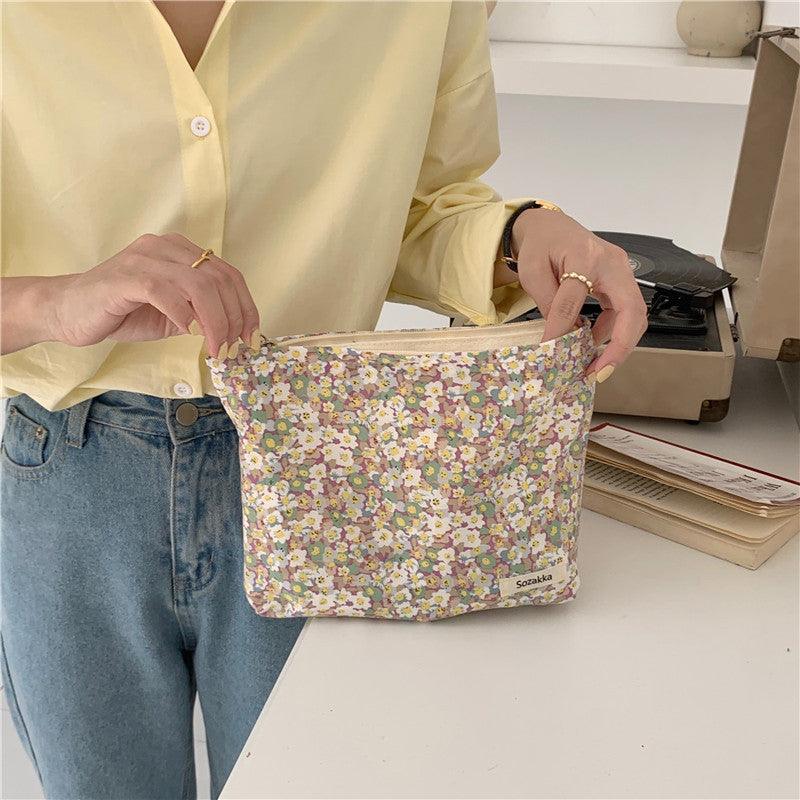 Small Literary Floral Makeup Storage Clutch - Amazitshop