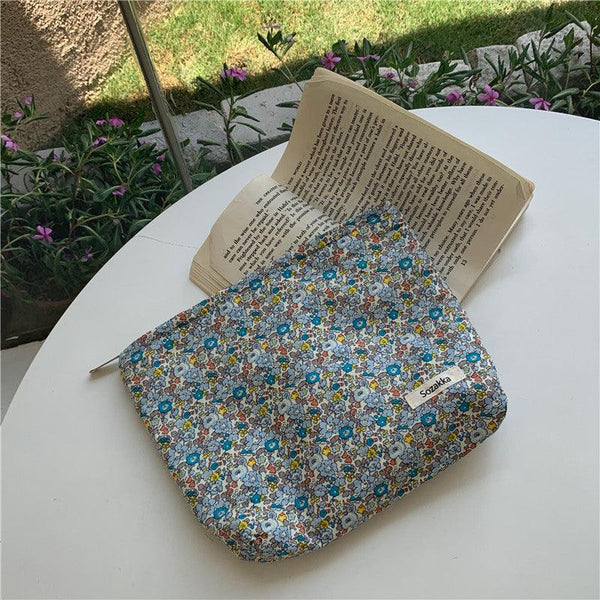 Small Literary Floral Makeup Storage Clutch - Amazitshop