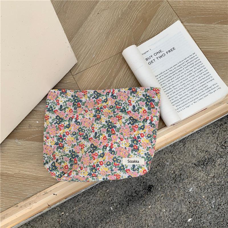Small Literary Floral Makeup Storage Clutch - Amazitshop