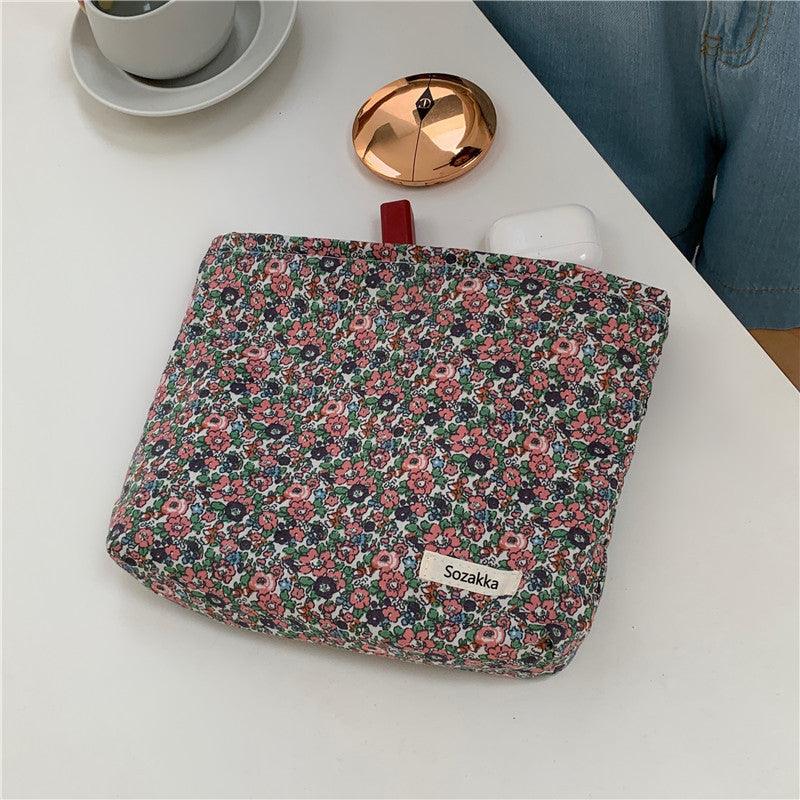 Small Literary Floral Makeup Storage Clutch - Amazitshop