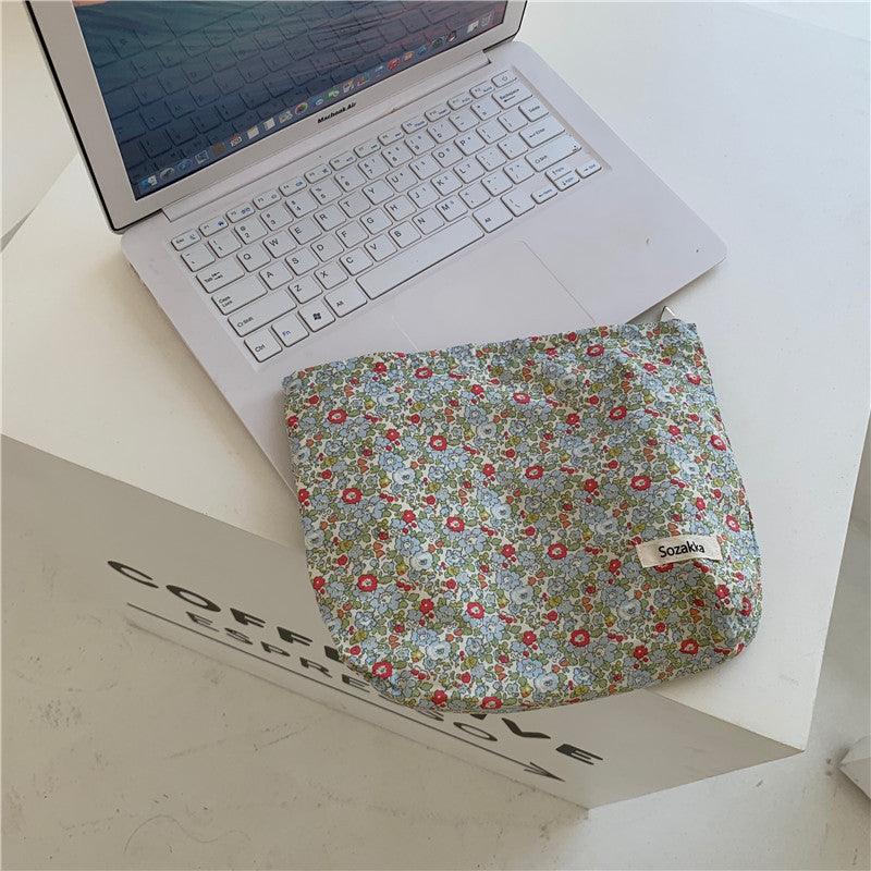Small Literary Floral Makeup Storage Clutch - Amazitshop