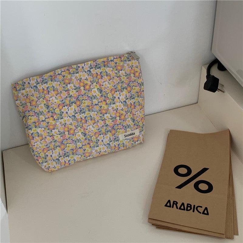 Small Literary Floral Makeup Storage Clutch - Amazitshop